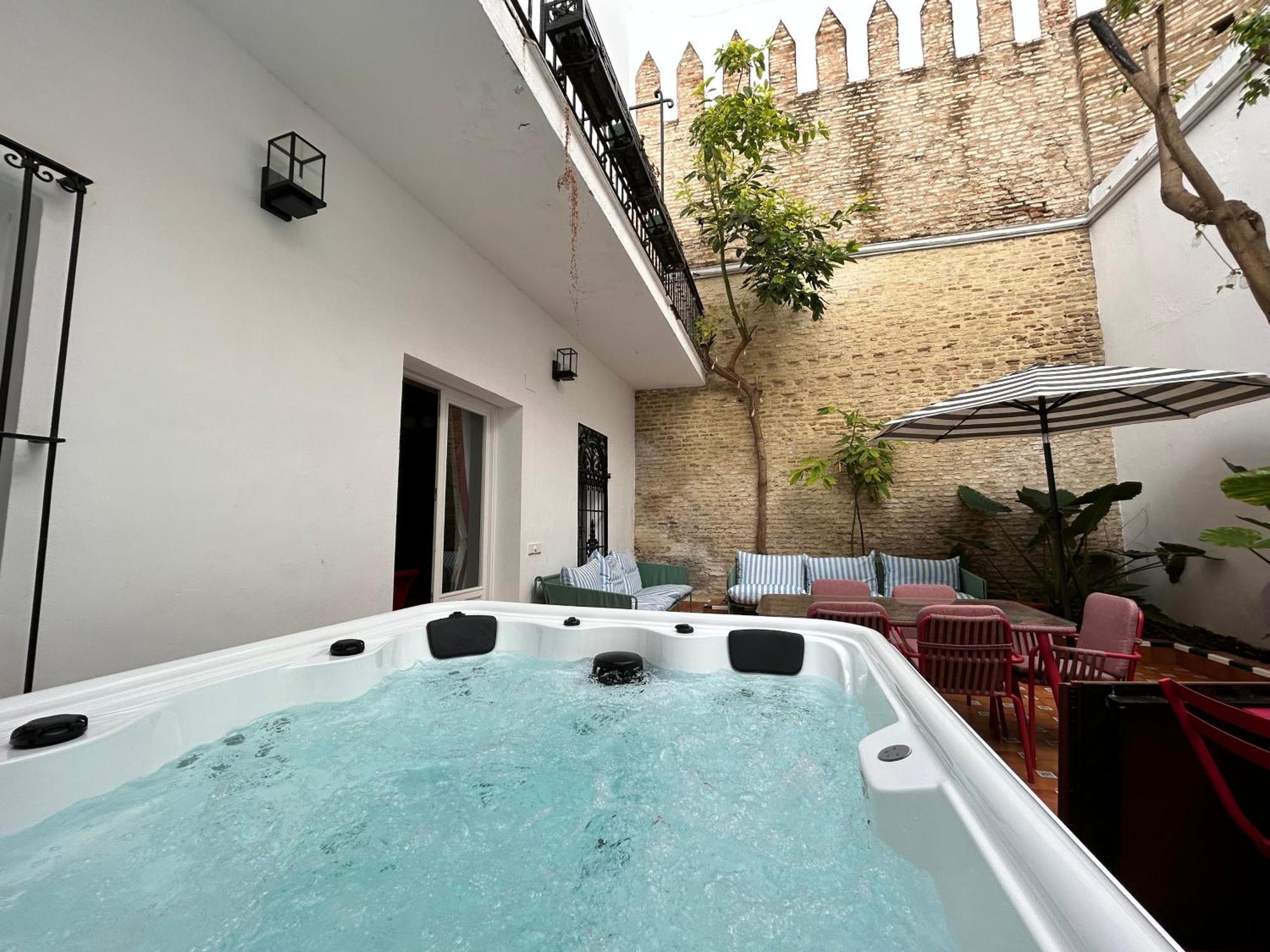 Puerta De Armas Apartments Seville Luaran gambar